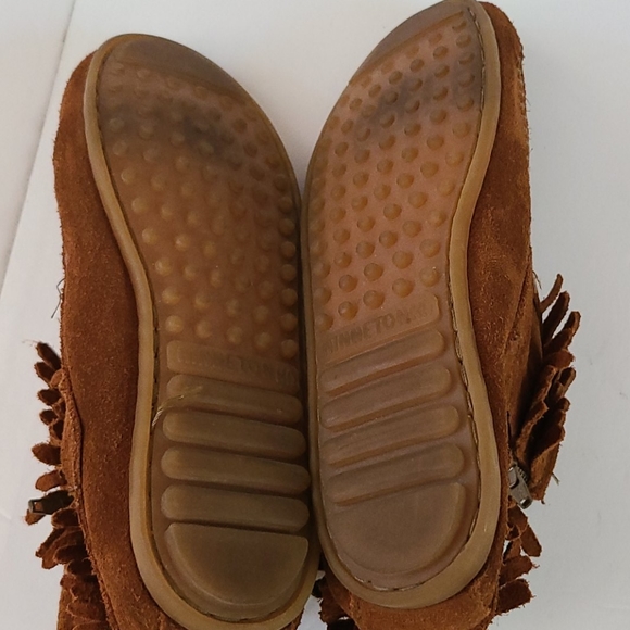 Minnetonka double fringe side zip boots Sz 4 - Picture 8 of 8